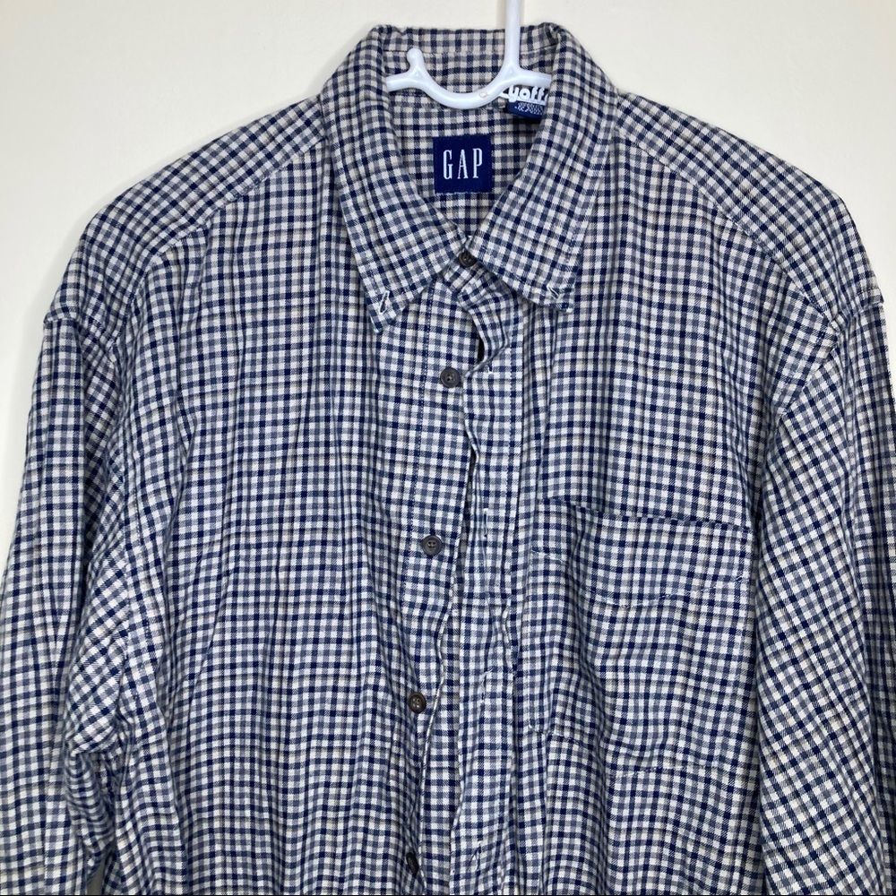 Gap Mens Button Down Size Medium - image 2